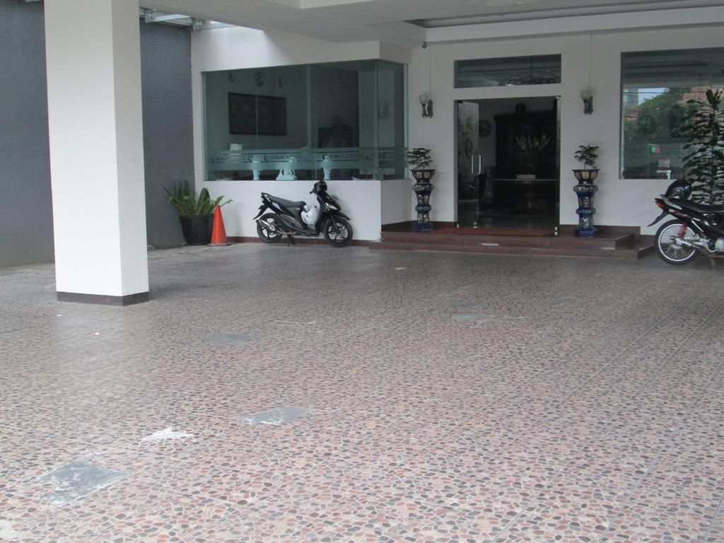 Emia Hotell Bandung Exteriör bild